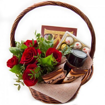 Корзина "Новогодний комплимент" ― Цветы Росcии с доставкой в Иркутске